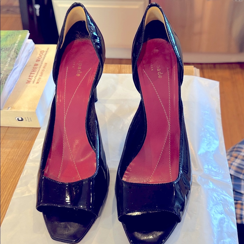Kate Spade peep Toe Patent Pump Sz 9 EUC
